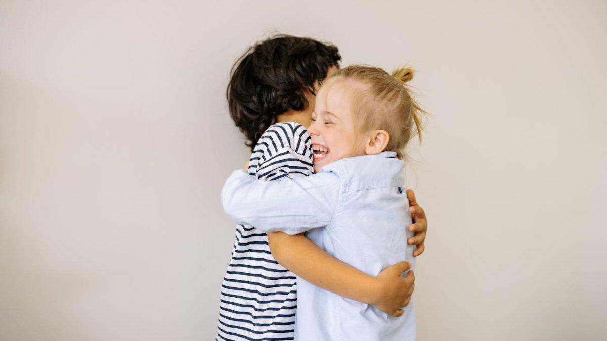 Mengajarkan Empati dan Dukungan pada Kakak/Adik Anak Disabilitas