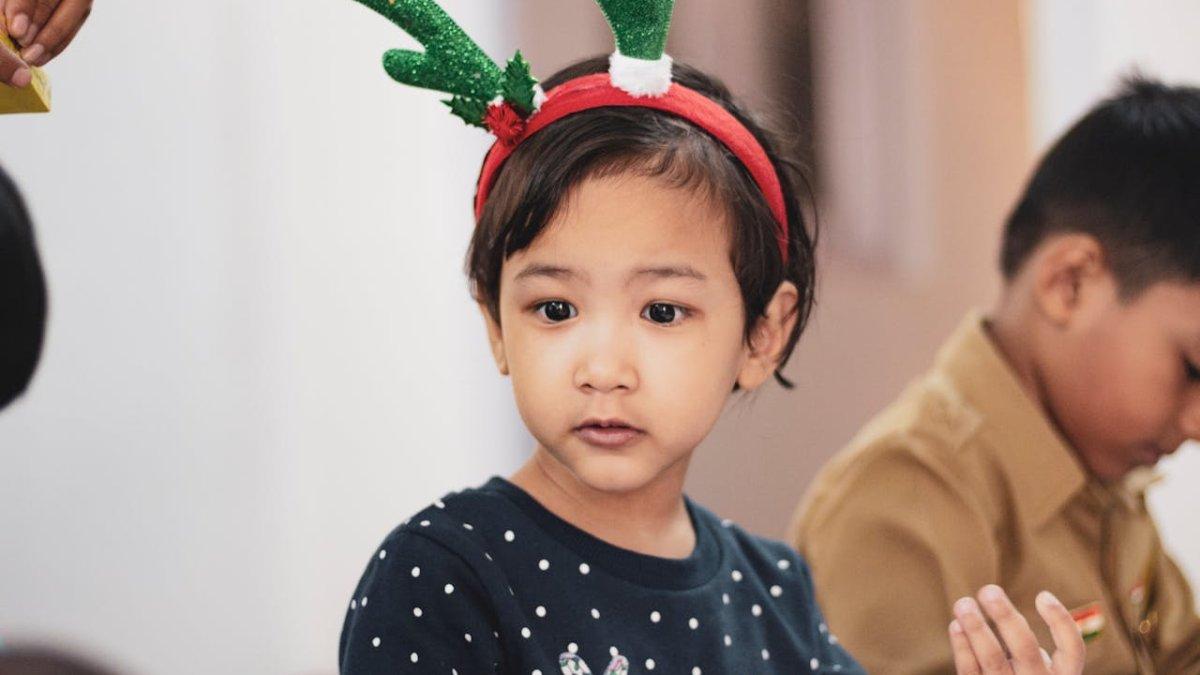 Overstimulasi Sensorik: Saat Kemeriahan Liburan Terasa Berat bagi si Kecil